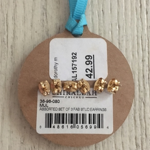 Beautiful Stud Earring Set - Picture 3 of 4